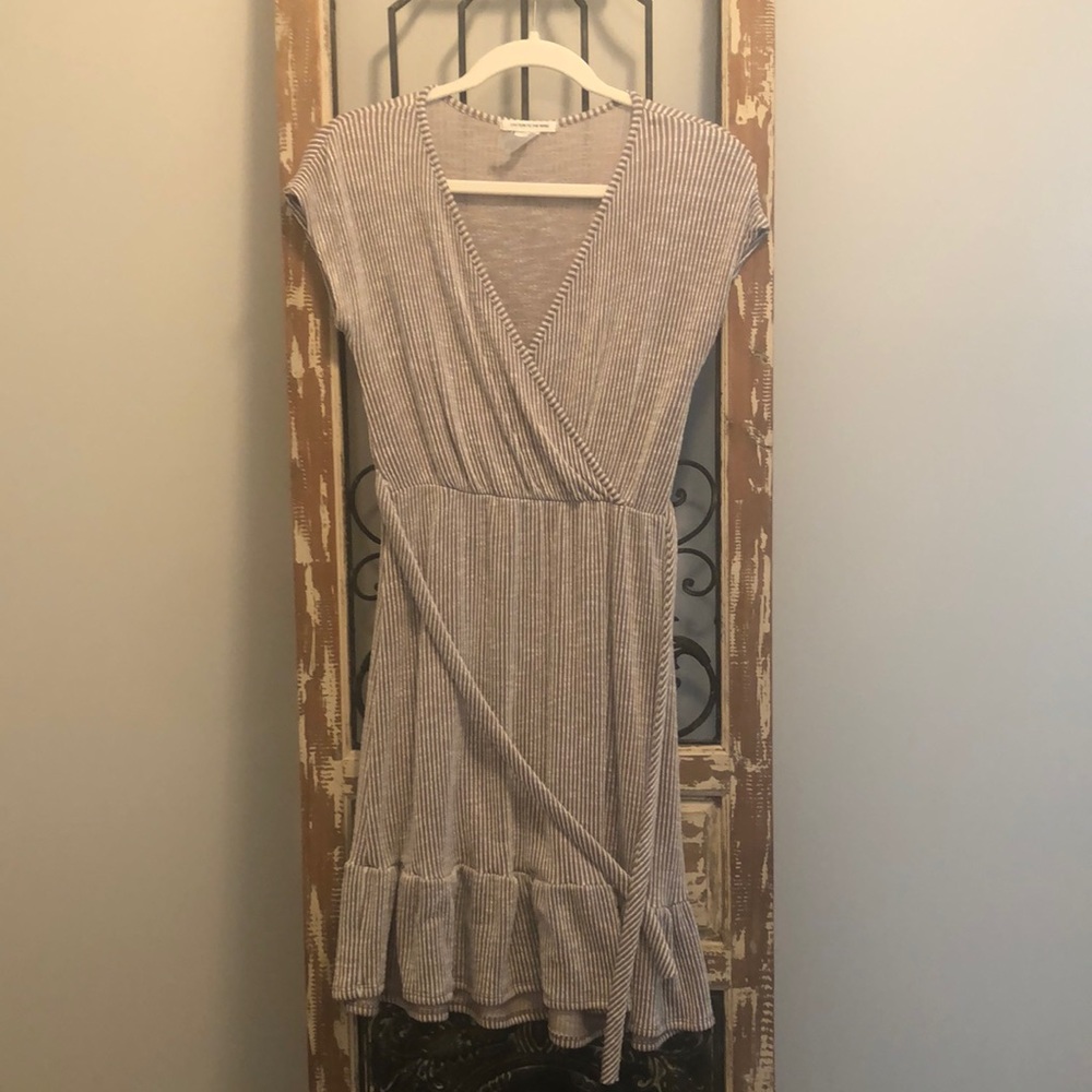 Women’s casual dress.
